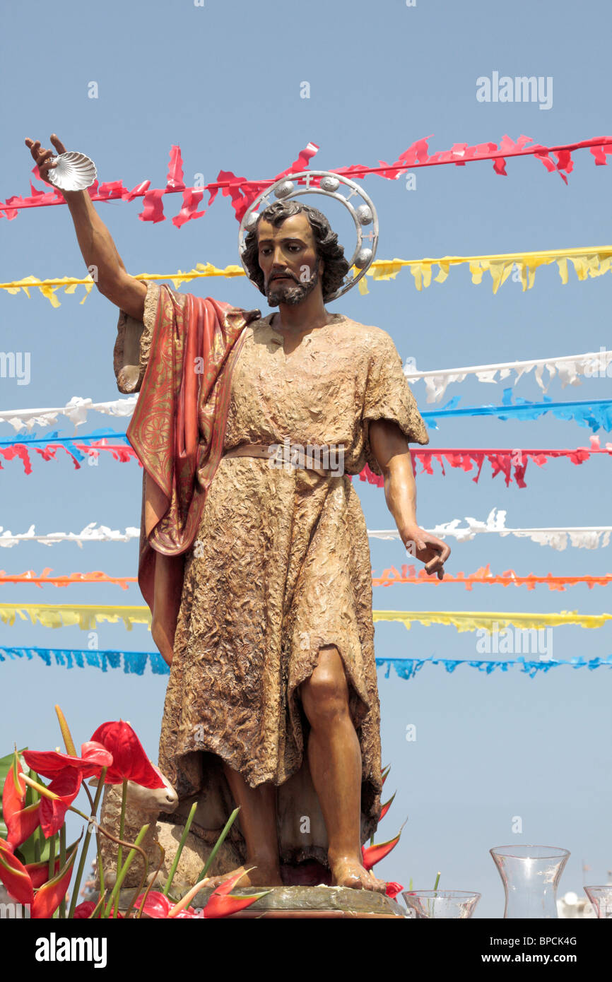 La statue de San Juan Bautista est un défilé dans le cadre de la Fiesta Playa San Juan en Tenerife Espagne Europe Banque D'Images