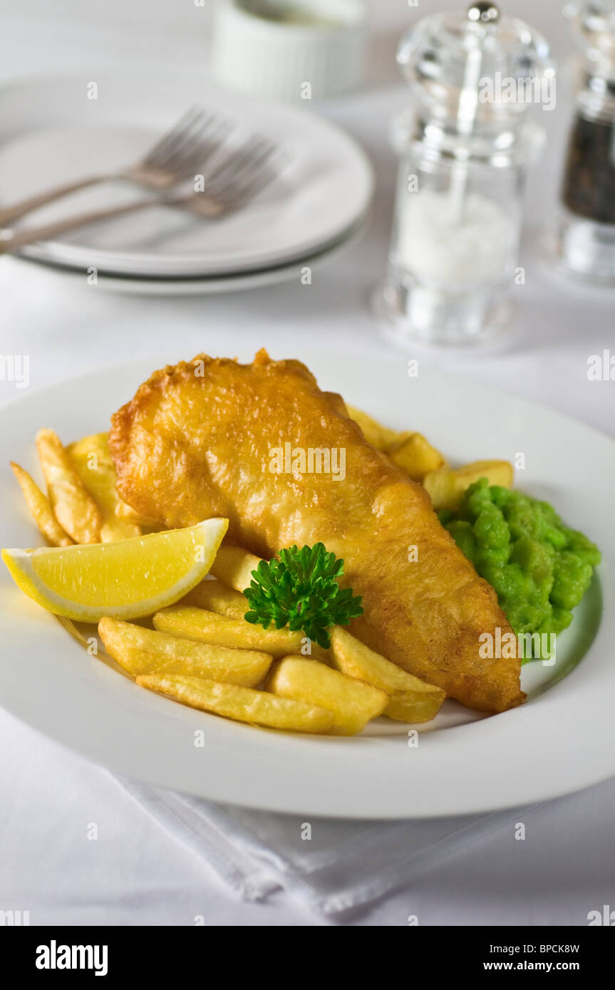 Fish and chips alimentaires traditionnelles UK Banque D'Images
