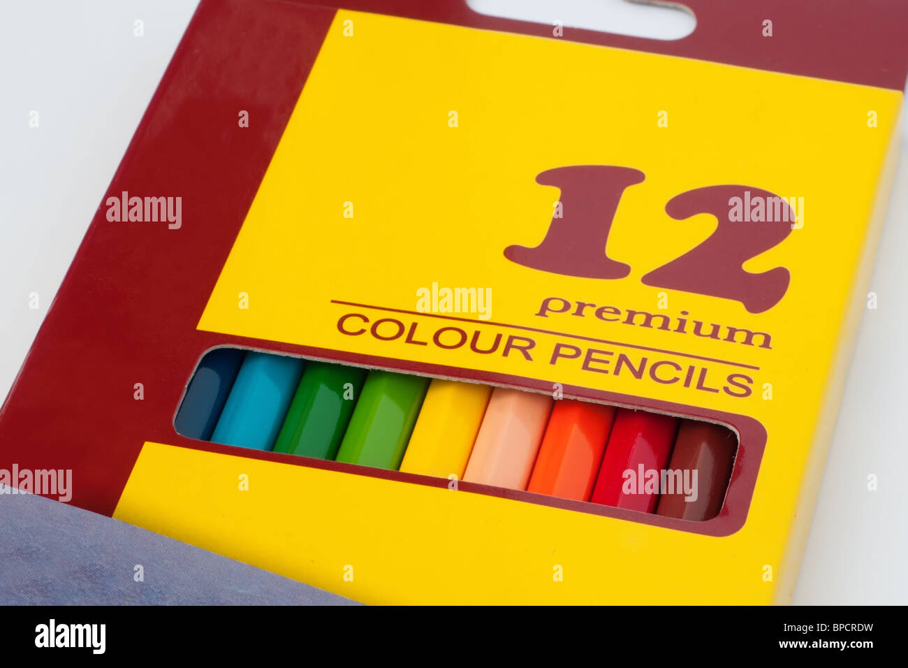 Pack Premium avec 12 crayons de couleur sur fond blanc Banque D'Images