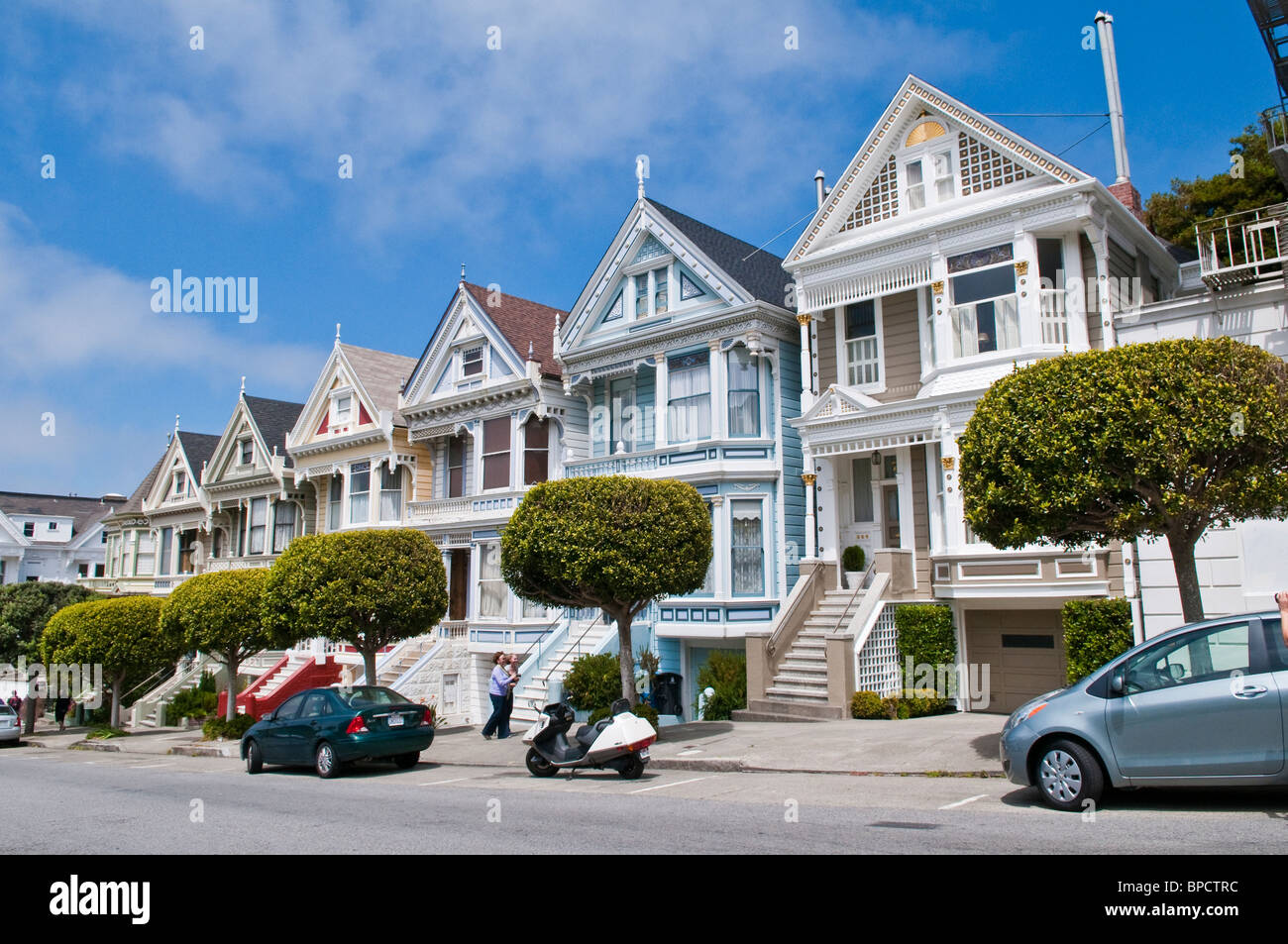 PAINTED LADIES ou une carte postale en rangée, Alamo Square, Steiner Street, San Francisco, California, USA Banque D'Images