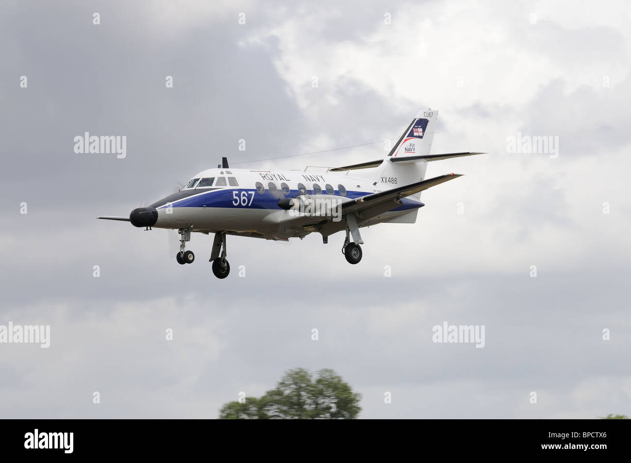 La Marine royale britannique Jetstream T2 XX486 arrivant à la 2010 RIAT Royal International Air Tattoo RAF Fairford Gloucestershire Engl Banque D'Images