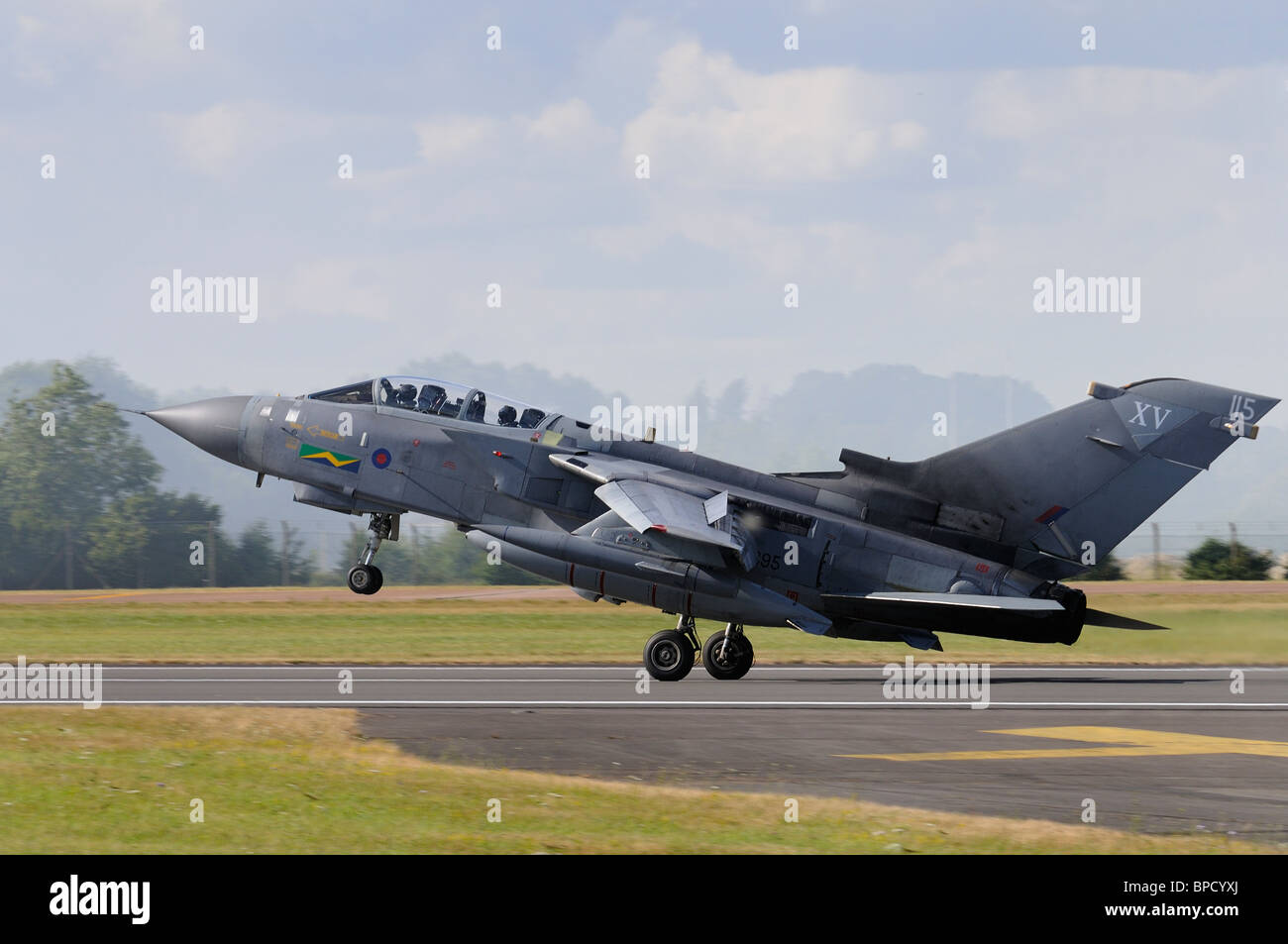 Panavia Tornado Gr4 du 15 e Escadron de la RAF Lossiemouth terres au 2010 Royal International Air Tattoo de Fairford, Banque D'Images