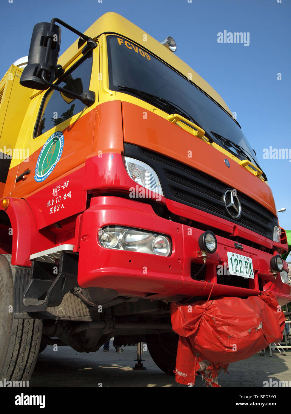 Un gros camion utilisé pour les opérations de secours Banque D'Images