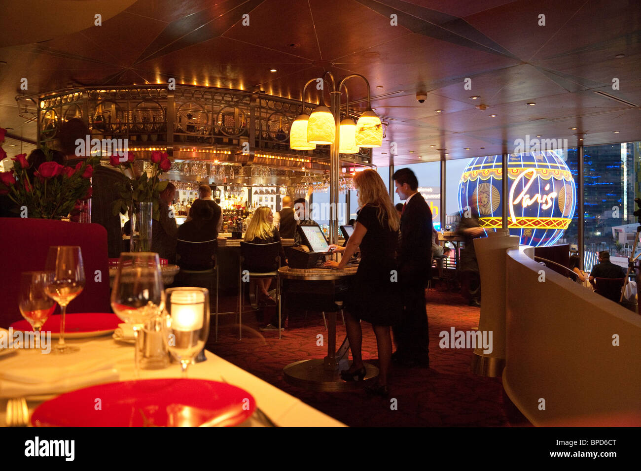 La réception et le bar restaurant de la Tour Eiffel, l'Hôtel de Paris, Las  Vegas, Nevada, USA Photo Stock - Alamy