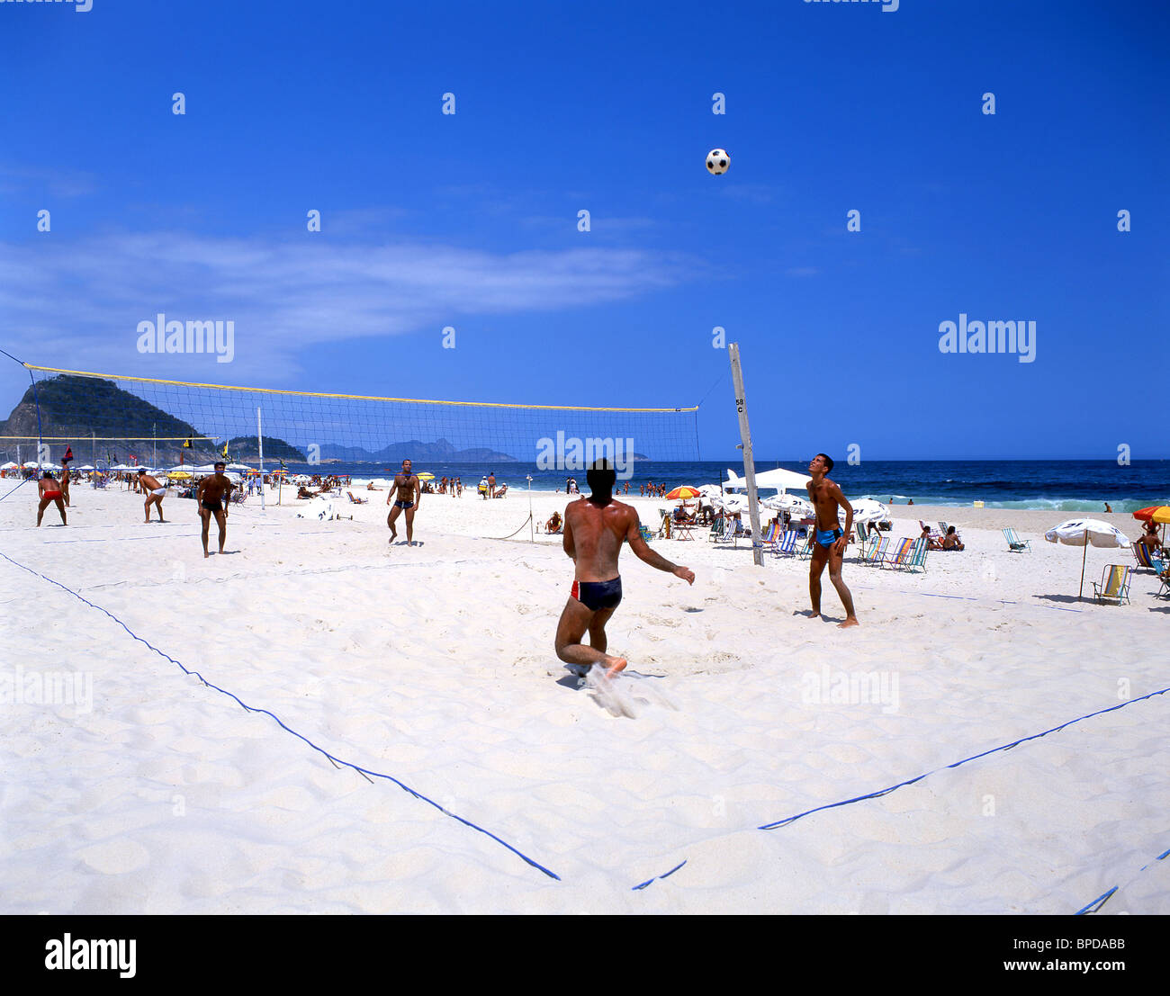 La plage de Copacabana, Rio de Janeiro, dans l'État de Rio de Janeiro, du Brésil Banque D'Images