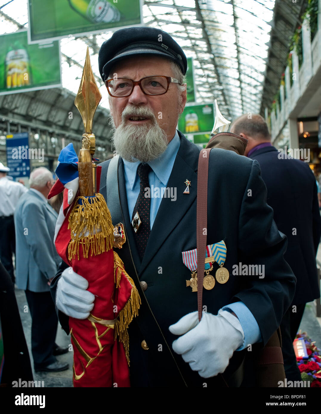 Paris, France, anciens soldats célèbre l'anniversaire de la libération de Paris, anciens combattants de la Seconde Guerre mondiale, arrivant à la Gare de l'est, personnes âgées, résistance française, commémorant Paris, histoire juifs france Banque D'Images