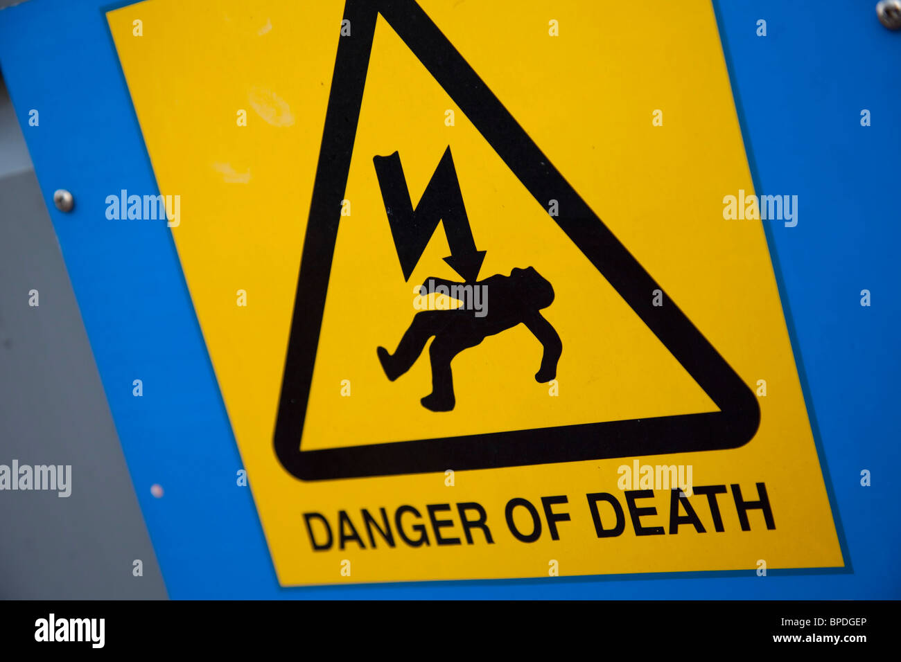 Panneau d'avertissement dit "danger de mort". Banque D'Images