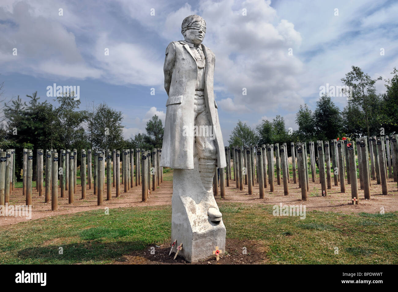 Monument à la Première Guerre mondiale, les soldats britanniques tourné pour la lâcheté, l'Arboretum National, Staffordshire, Alrewas Banque D'Images