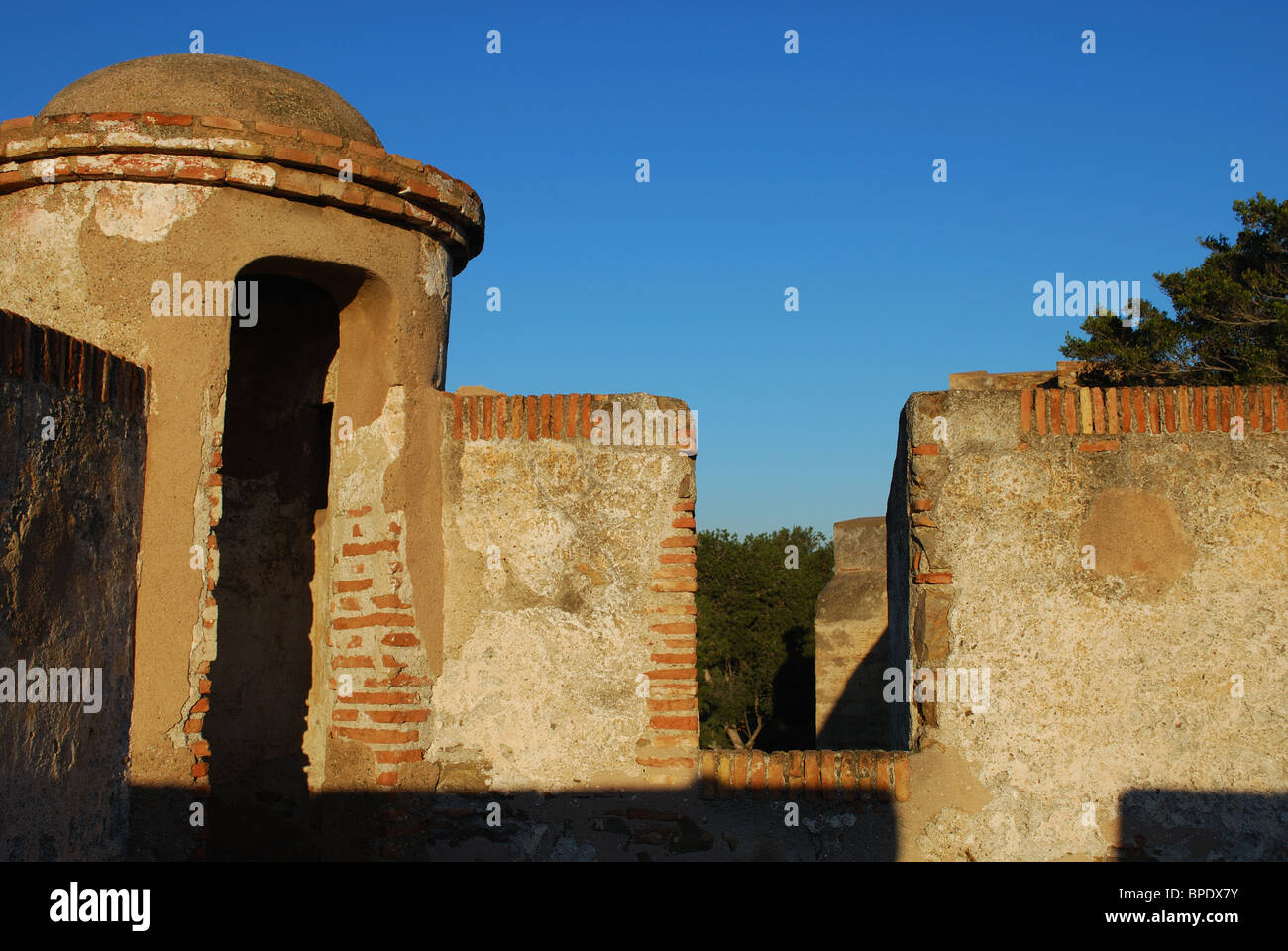 Tour d'angle et mur de château, le château de Gibralfaro, Malaga, Costa del Sol, la province de Malaga, Andalousie, Espagne, Europe de l'Ouest. Banque D'Images