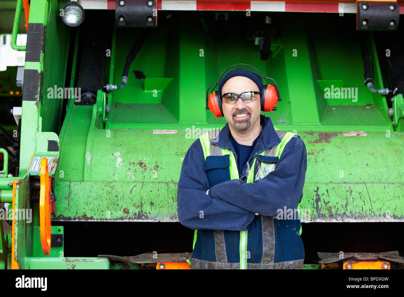 Pacific Islander man camion poubelle Banque D'Images