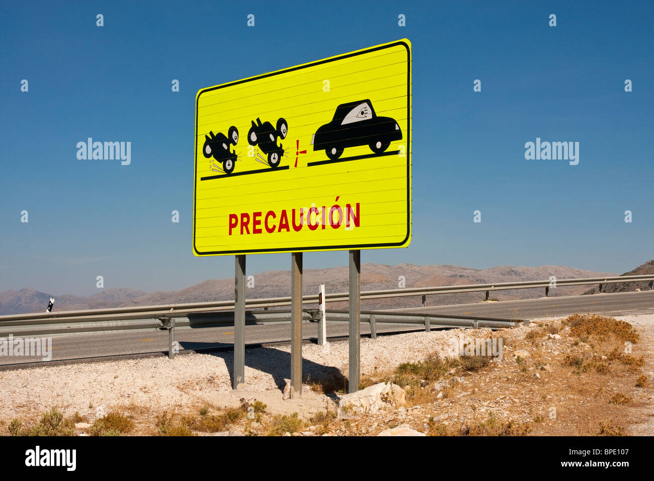 L'Espagnol signe de la sécurité routière les motards de danger conseils Banque D'Images