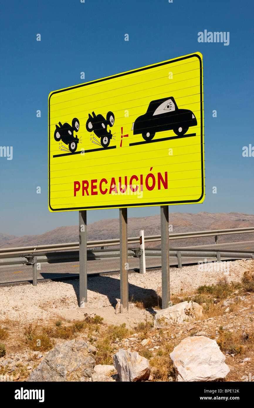 L'Espagnol signe de la sécurité routière les motards de danger conseils Banque D'Images