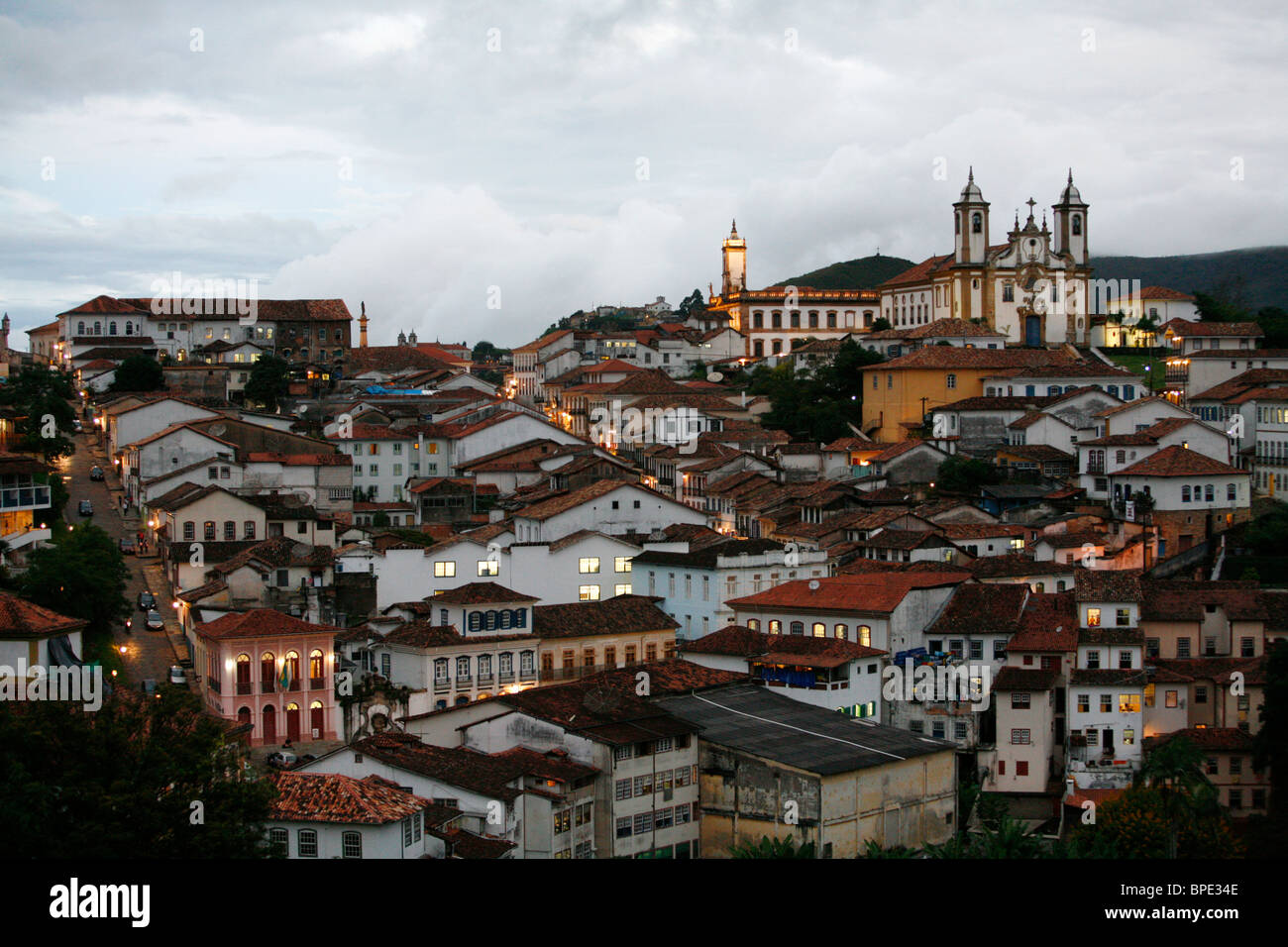 Une vue sur la ville d'Ouro Preto de près de l'église de Sao Francisco de Paula, Brésil. Banque D'Images Une vue sur la ville d'Ouro Preto de près de l'église de Sao Francisco de Paula, Brésil. Banque D'Images