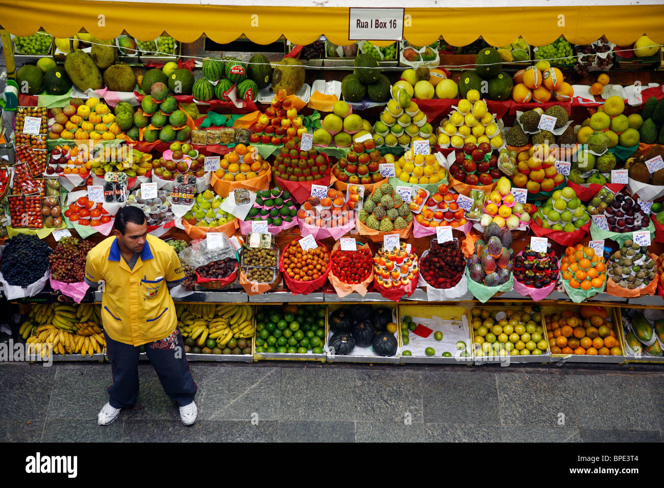 Étal de fruits au marché municipal, Sao Paulo, Brésil. Banque D'Images