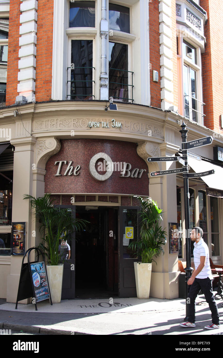 L'O Bar, Wardour Street, Soho, Londres. Banque D'Images