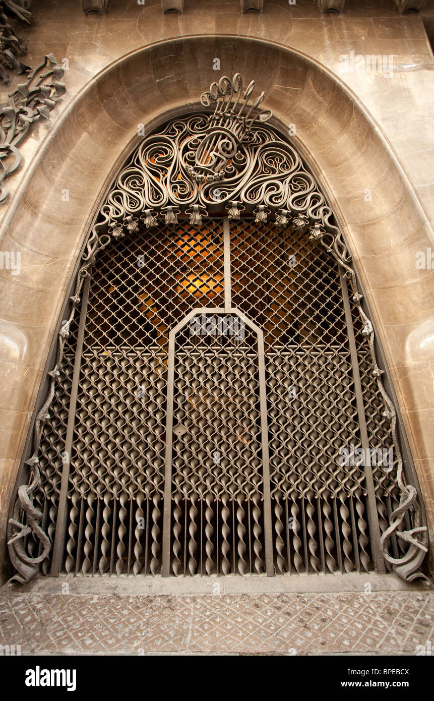Palau Güell de Barcelone porte Banque D'Images