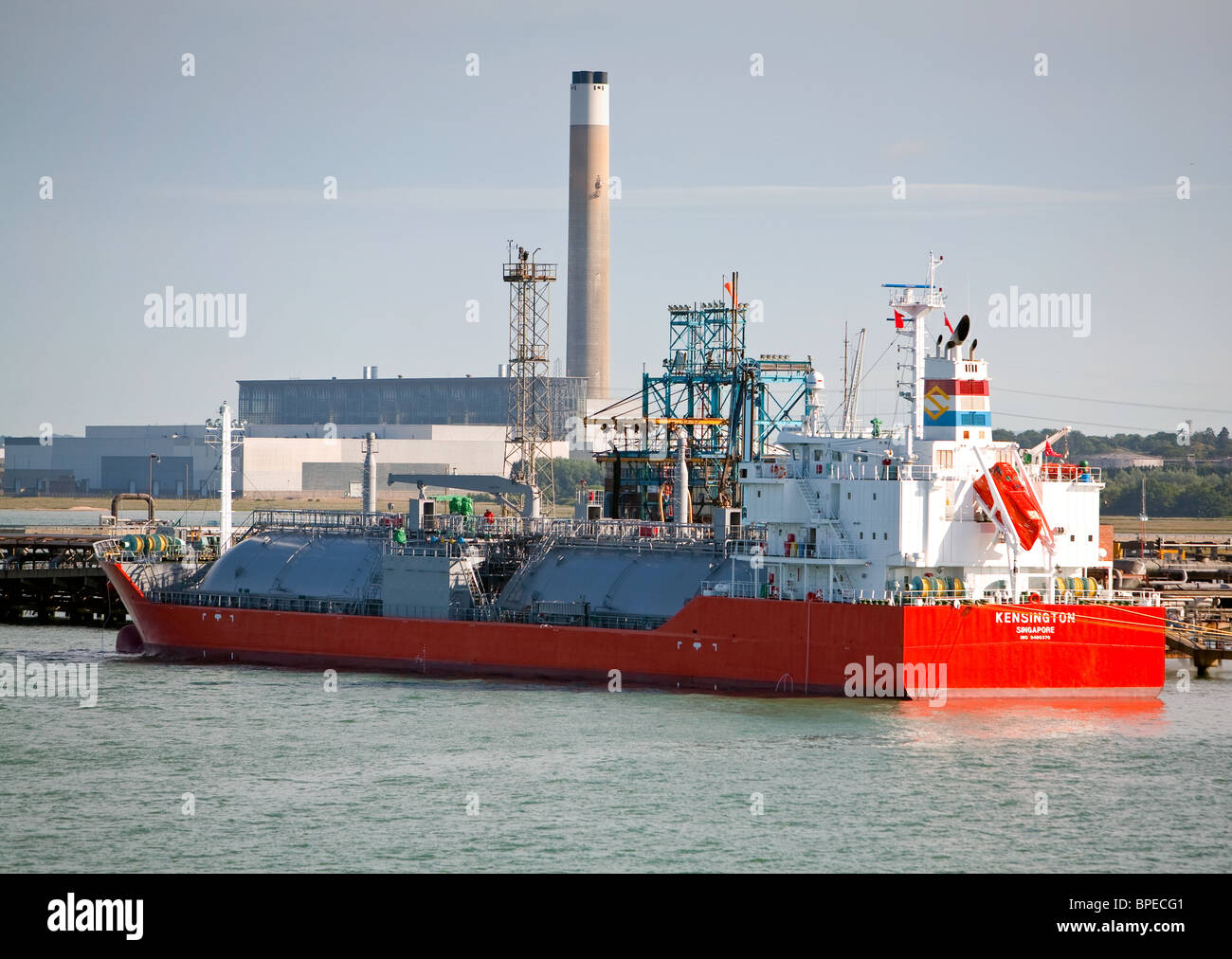 Tanker tanker GPL Kensington de déchargement de la cargaison à Esso raffinerie de Fawley.UK Banque D'Images