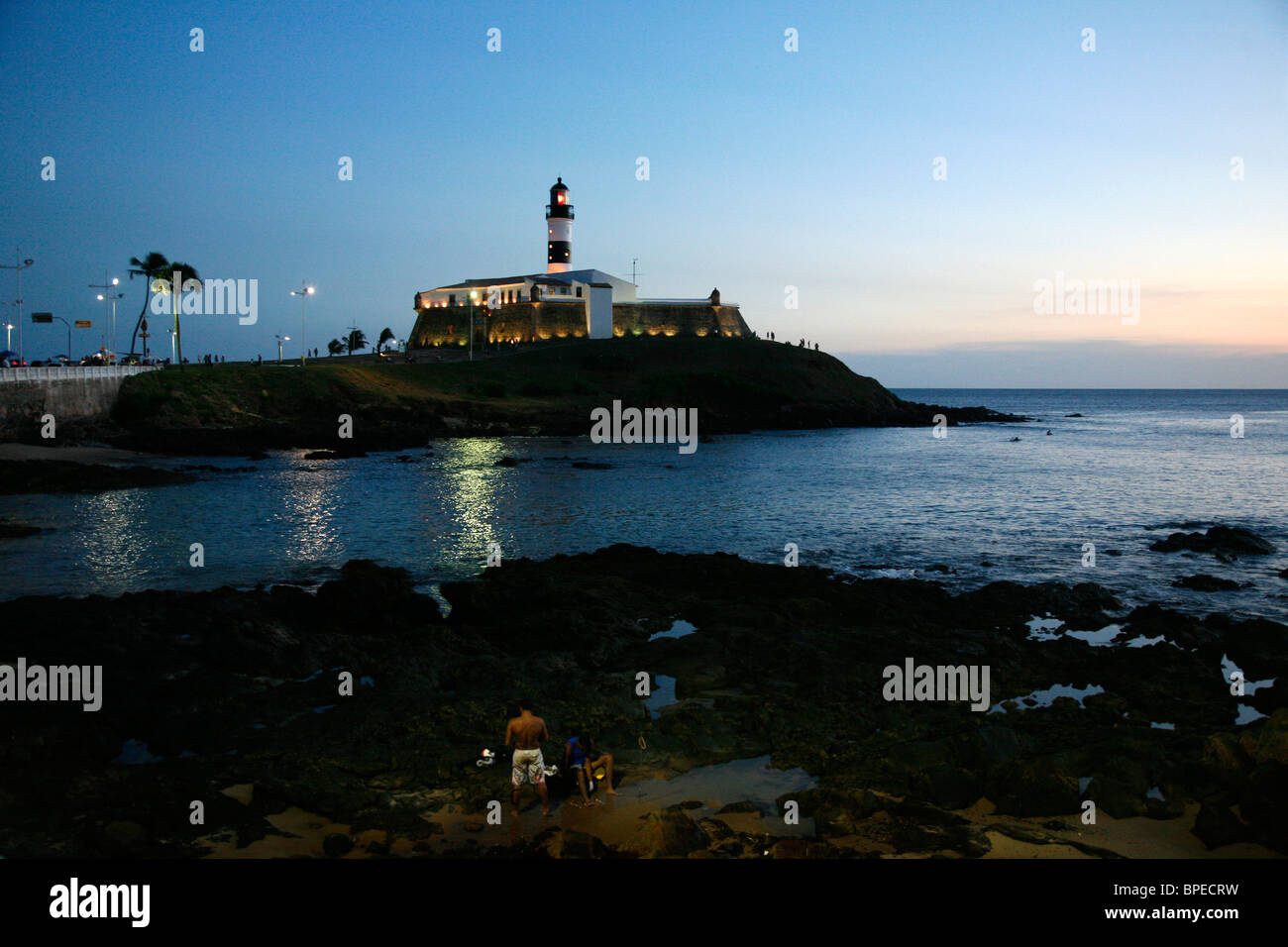 Forte de Santo Antonio da Barra forteresse avec phare Farol da Barra, Salvador, Bahia, Brésil. Banque D'Images