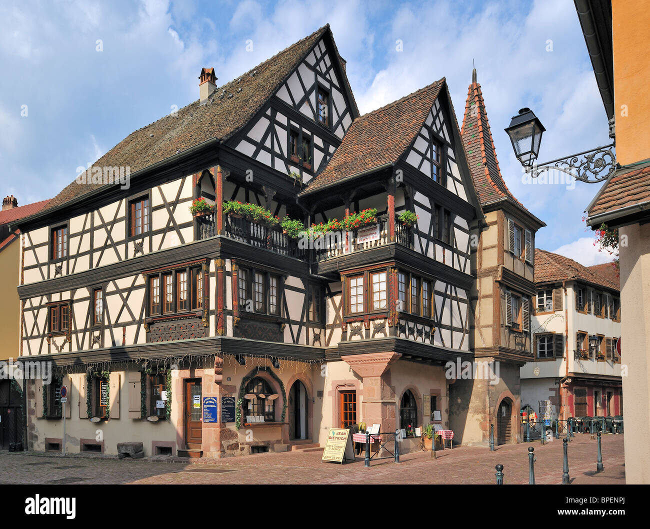 Façade de colombages à Kaysersberg, Alsace, France Banque D'Images Façade de colombages à Kaysersberg, Alsace, France Banque D'Images