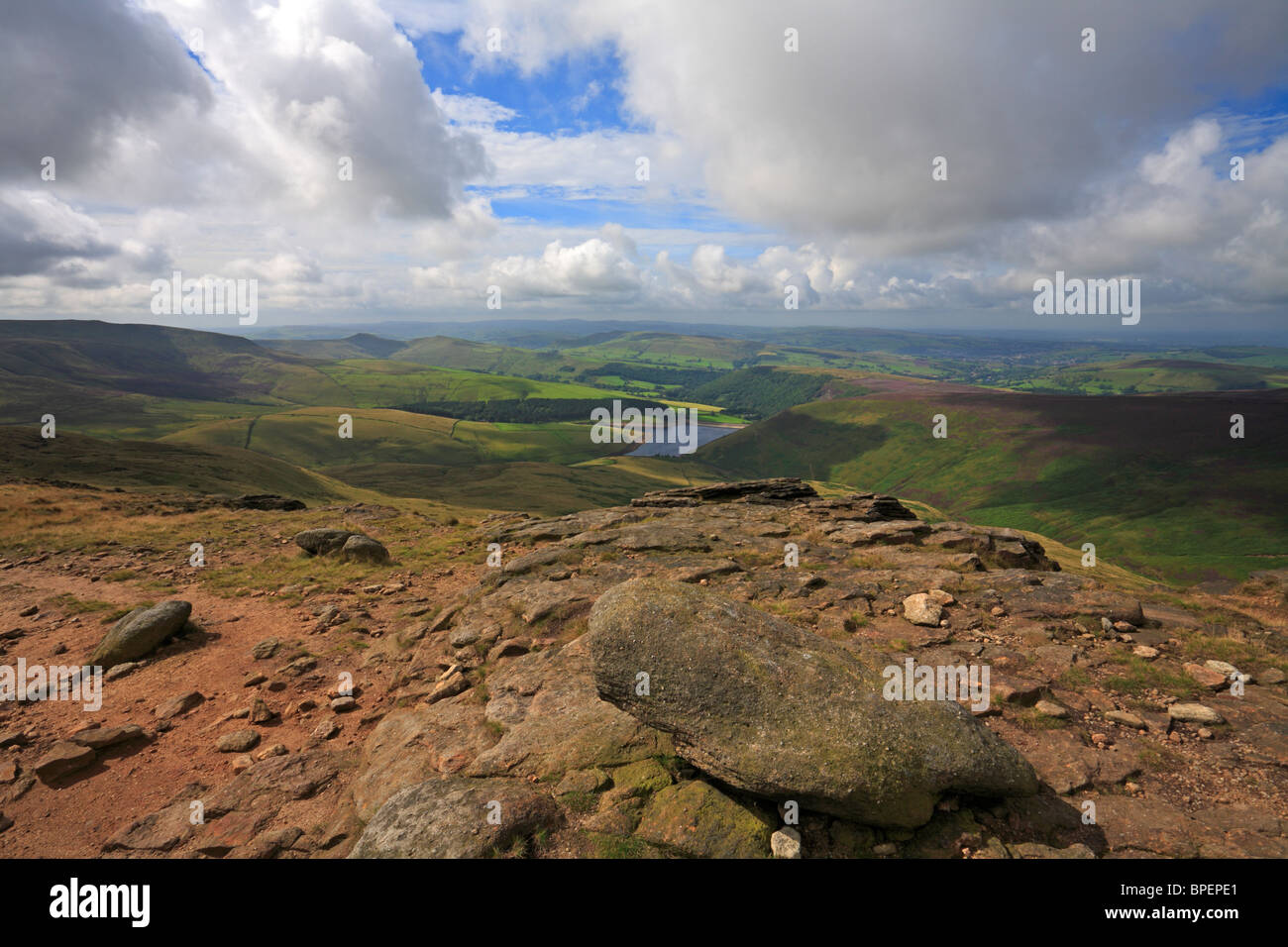 Kinder du Pennine Way à Sandy Heys, Kinder Scout, Derbyshire Peak District National Park, Angleterre, Royaume-Uni. Banque D'Images