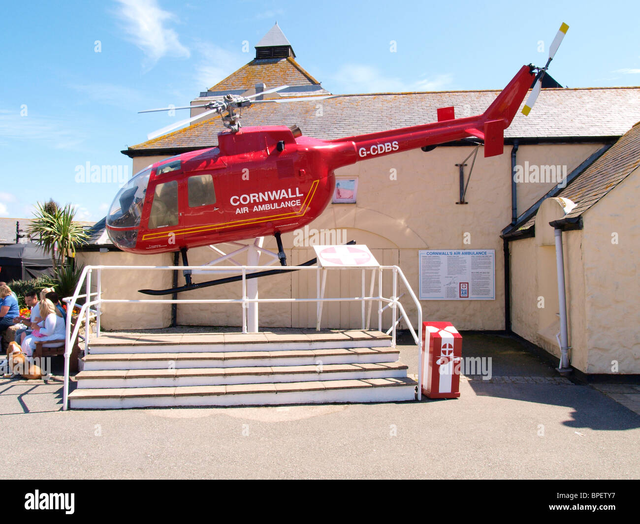 Cornwall Air Ambulance en exposition permanente à Land's End, Cornwall, UK Banque D'Images