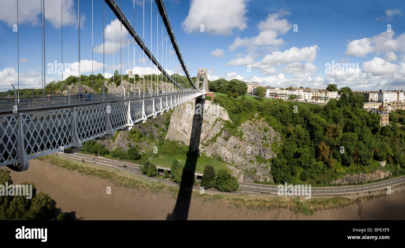 Panorama de Clifton Suspension Bridge enjambant Avon Gorge Bristol avec Observatory Hill et de la rivière et A4 dans la vallée Banque D'Images