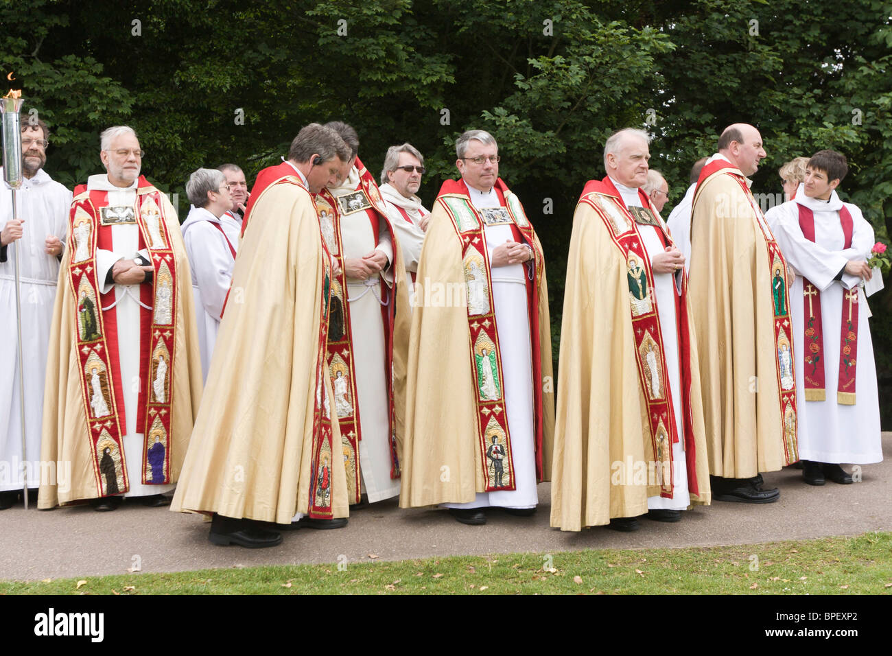 Les membres du clergé anglican, y compris robed Archdeacons, Albantide parade, St Albans, Royaume-Uni 2010 Banque D'Images