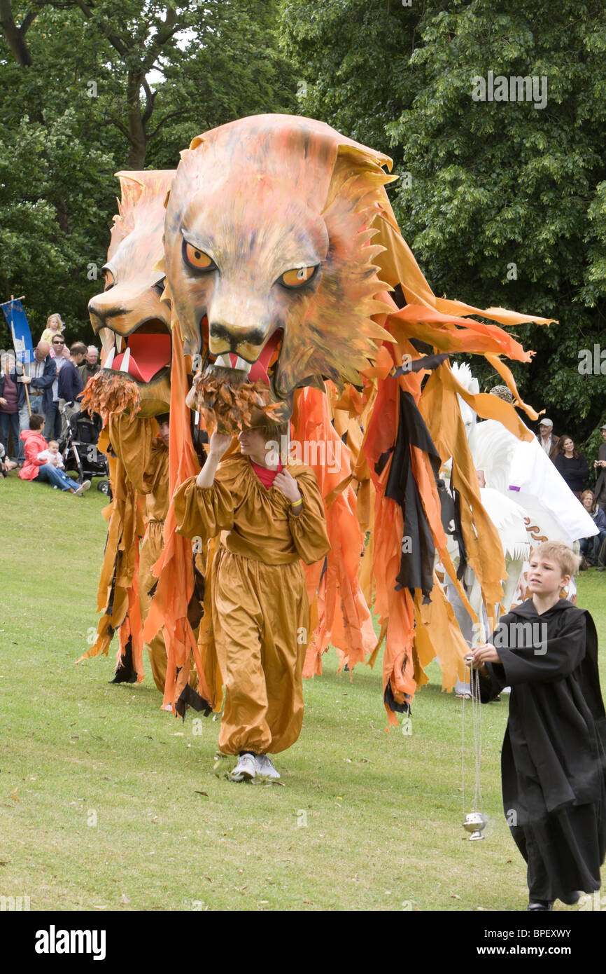 Lion géant marionnettes en Albantide parade, St Albans, Royaume-Uni 2010 Banque D'Images