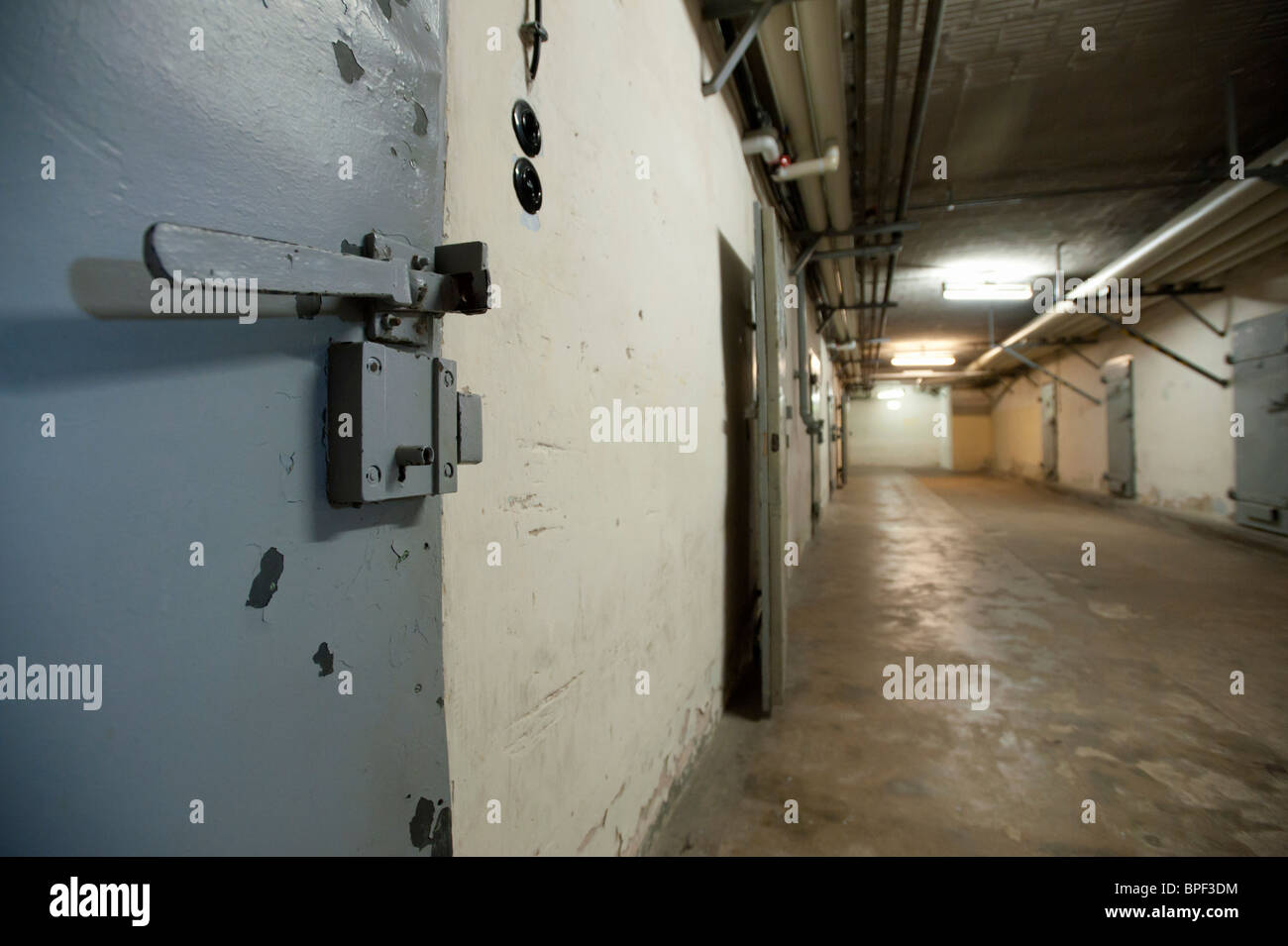 Dans des cellules souterraines U-boat à bunker secret d'État ou de la police de sécurité à la prison de la STASI à Berlin Hohenschönhausen Allemagne Banque D'Images