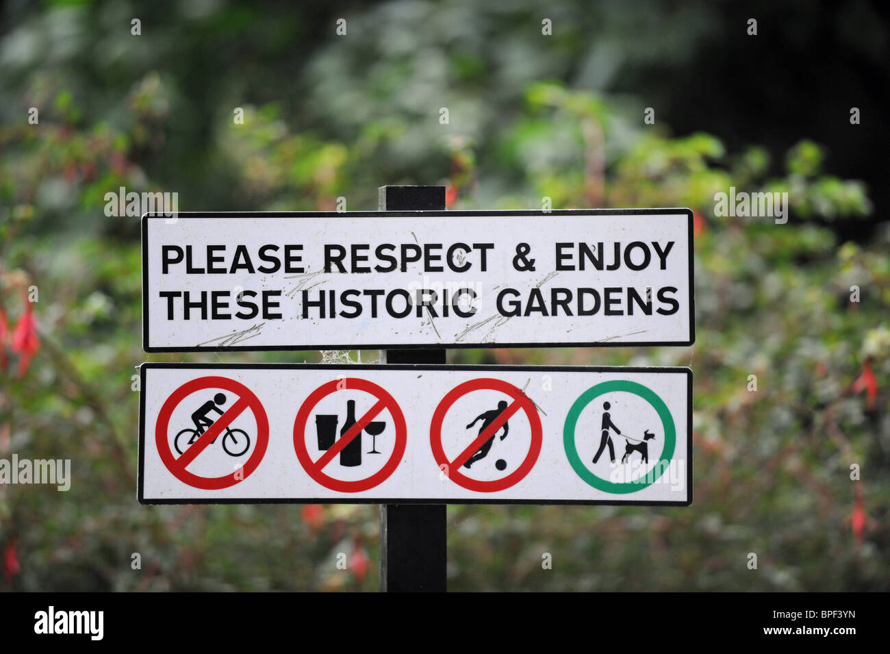 Veuillez respecter et profiter de ces jardins historiques au pavillon Gardens Brighton UK 2010 Banque D'Images