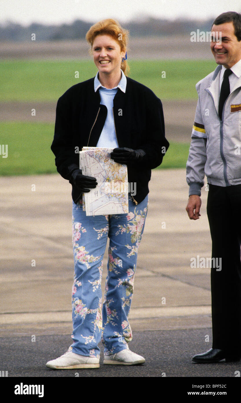 Sarah Ferguson, la duchesse d'York avec instructeur hélicoptère Kevin Mulhern pour sa leçon à RAF Benson, 1987 Oxfordsdhire Banque D'Images