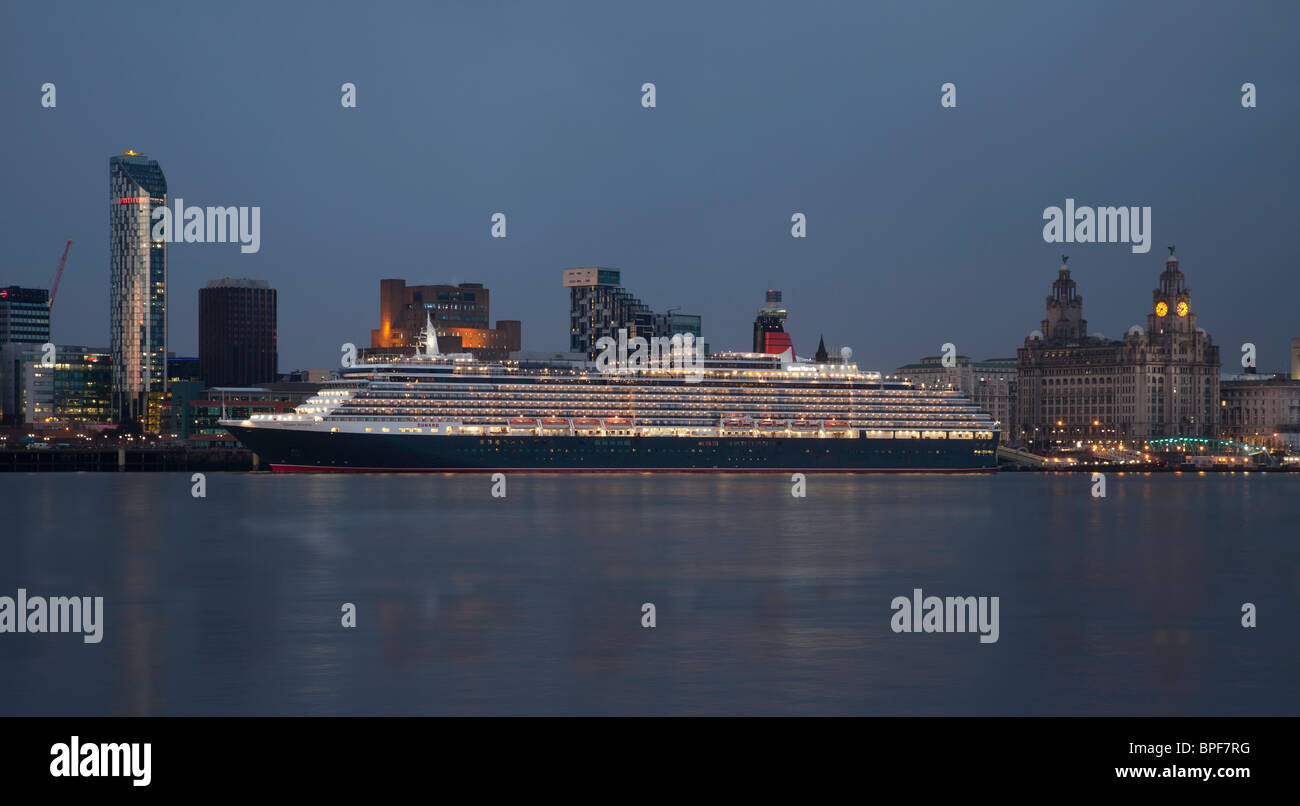 Cunard Queen Victoria accosté à Liverpool cruise terminal Banque D'Images