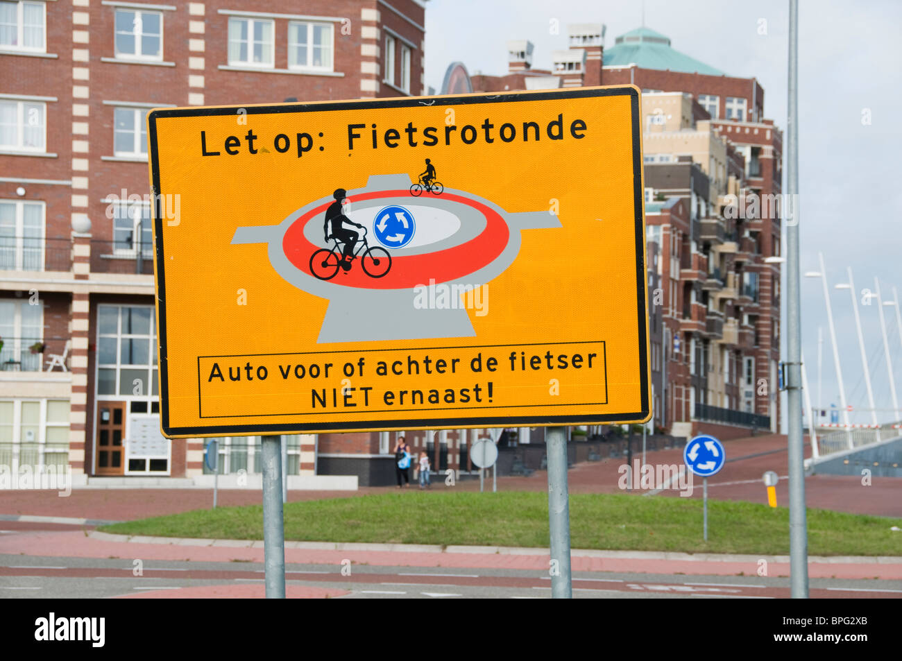 Lelystad capitale de la province de Flevoland construit sur un terrain qui a été fondée en 1967 Batavia Stad signe de la circulation vélos vélo Banque D'Images