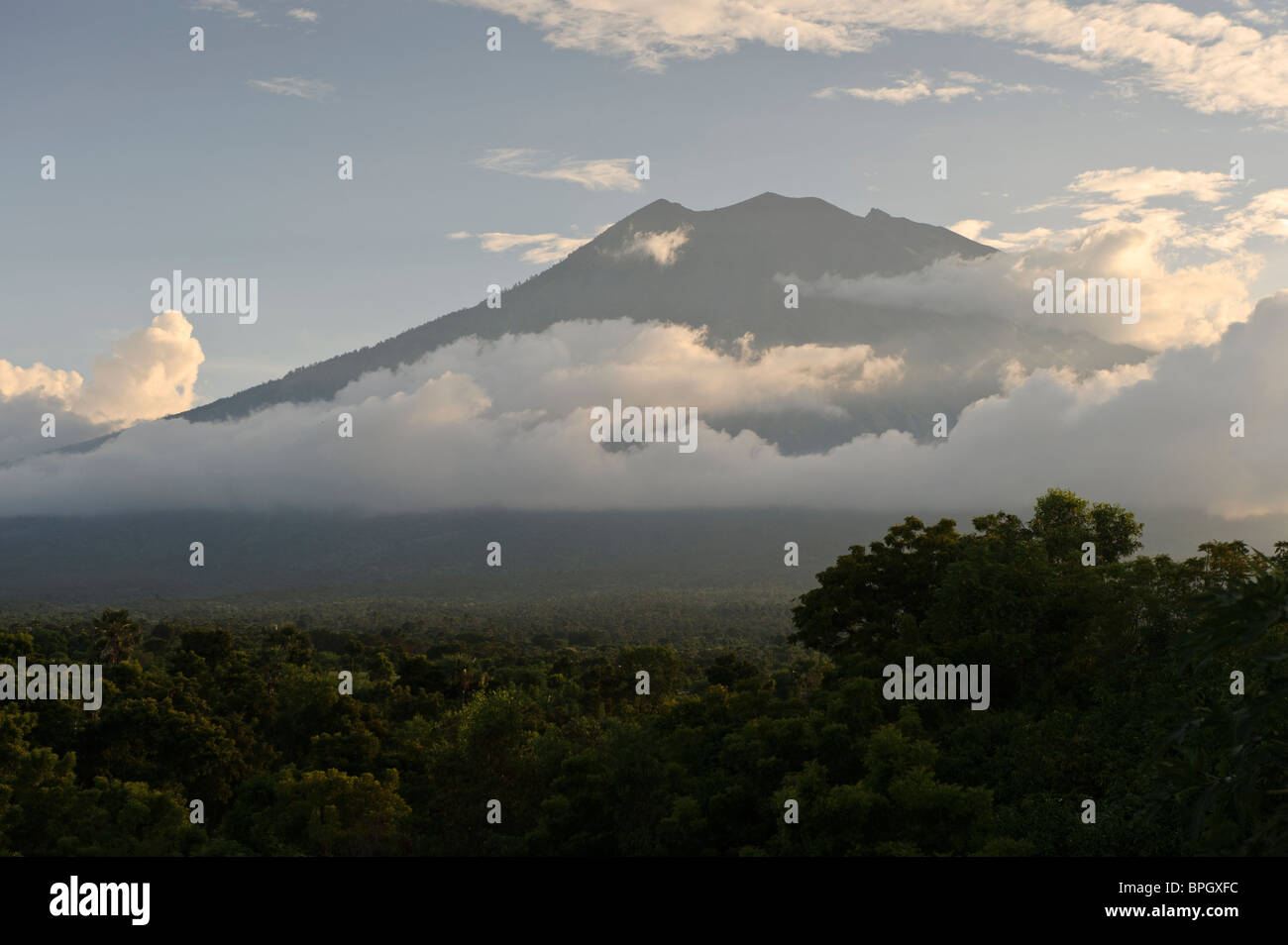 Le volcan Gunung Agung, Bali, Indonésie. Banque D'Images