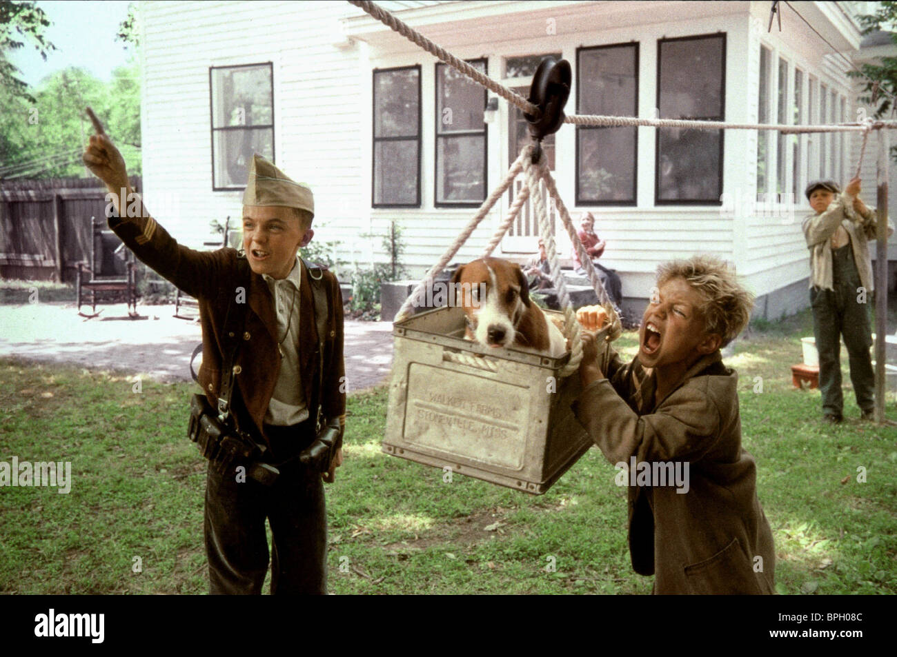 Actor Frankie Muniz Dog Skip Banque D Image Et Photos Alamy