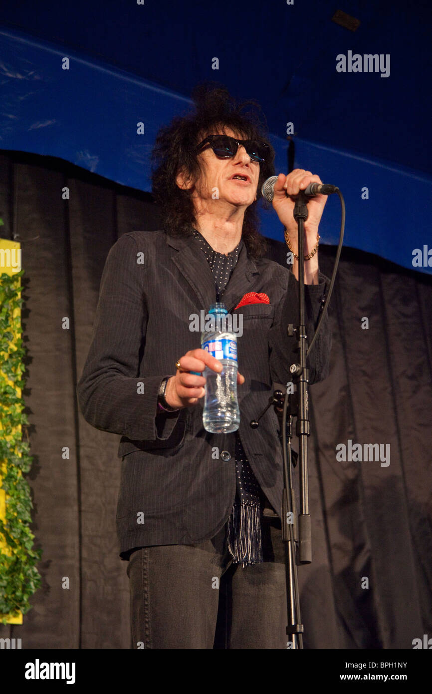 John Cooper Clarke à la Green Man Festival 2010, Brecon Beacons, William Henri Gebhard (1827-1905), le Pays de Galles Banque D'Images