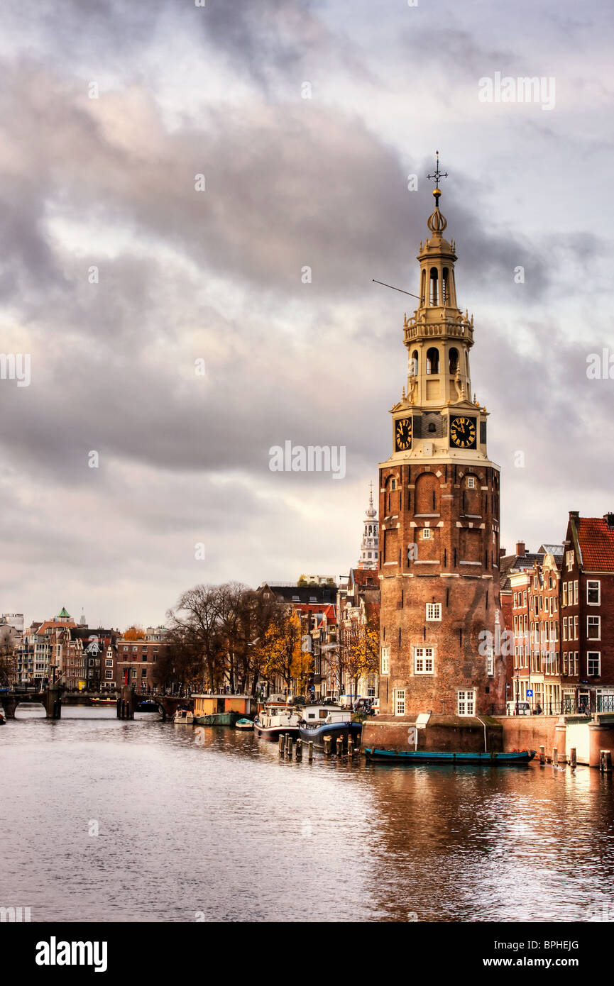 La tour Munttoren à Amsterdam, aux Pays-Bas. Banque D'Images