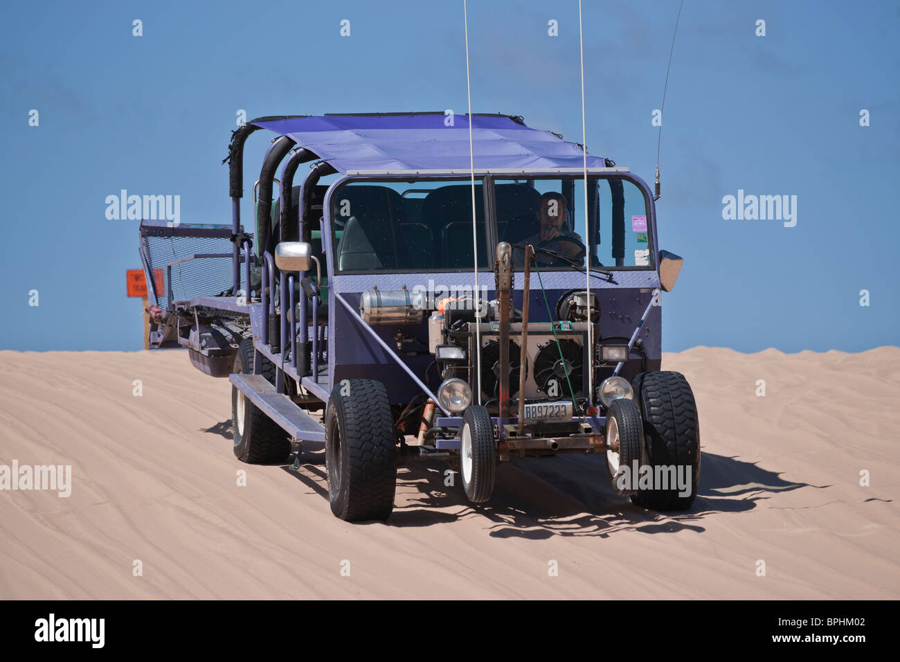 Silver Lake à State Park Michigan Dunes chevauche un véhicule de service violet angle bas aux États-Unis US haute résolution horizontal Banque D'Images