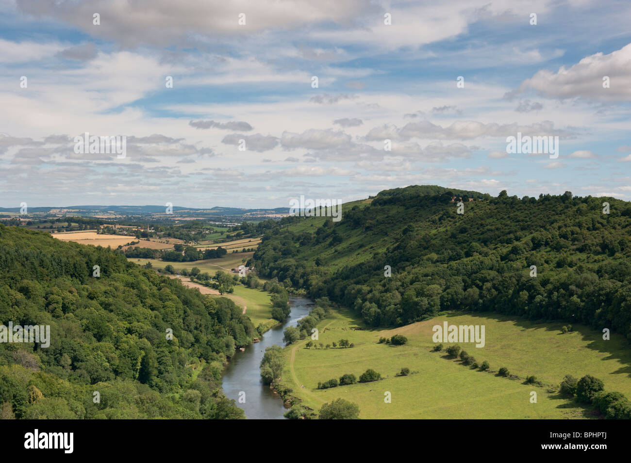 Vue de la rivière Wye, de Symons Yat Rock, dans la vallée de la Wye, forêt de Dean Banque D'Images