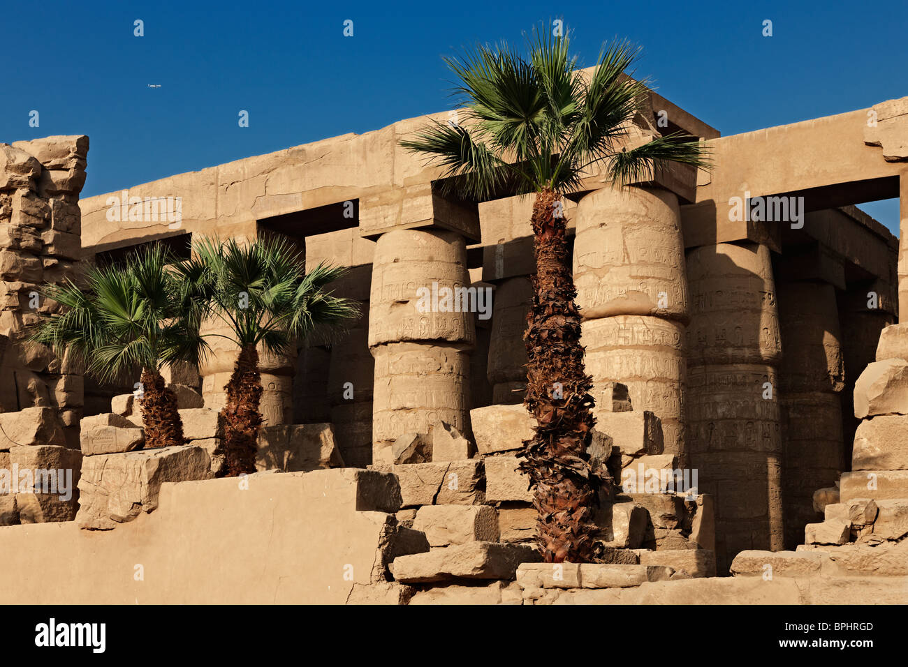 Salle hypostyle de Karnak, situé dans le complexe du temple de Karnak, Louxor, Thèbes, en Egypte, en Arabie, en Afrique Banque D'Images