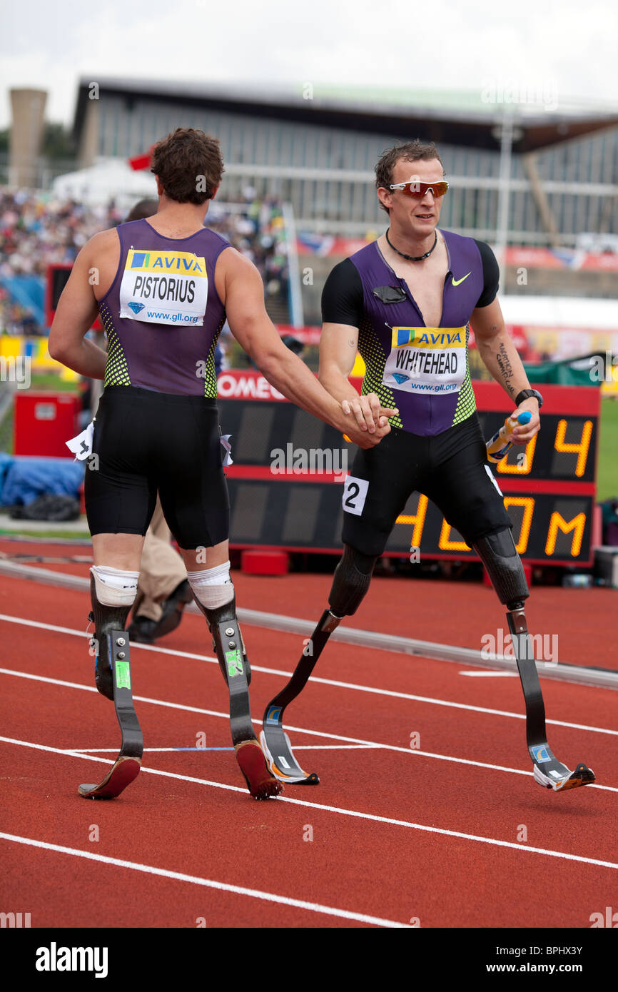 Richard Whitehead & Oscar Pistorius briser le record du monde 400m chez Aviva London Grand Prix, Crystal Palace, Londres. Banque D'Images