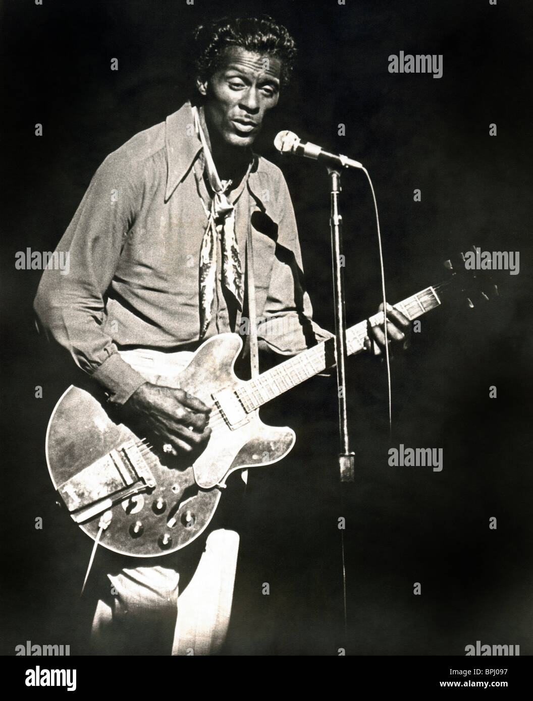 Musicien Chuck Berry apparaissant au Bill Graham's Fillmore East à New York en 1969. Banque D'Images