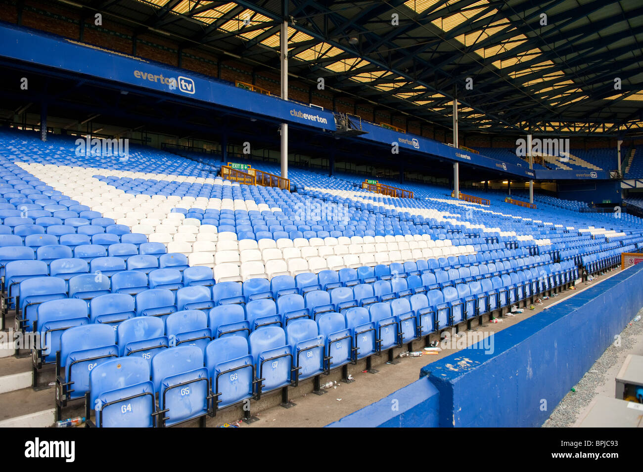 EFC Everton Goodison Park Stadium bleu sièges Banque D'Images