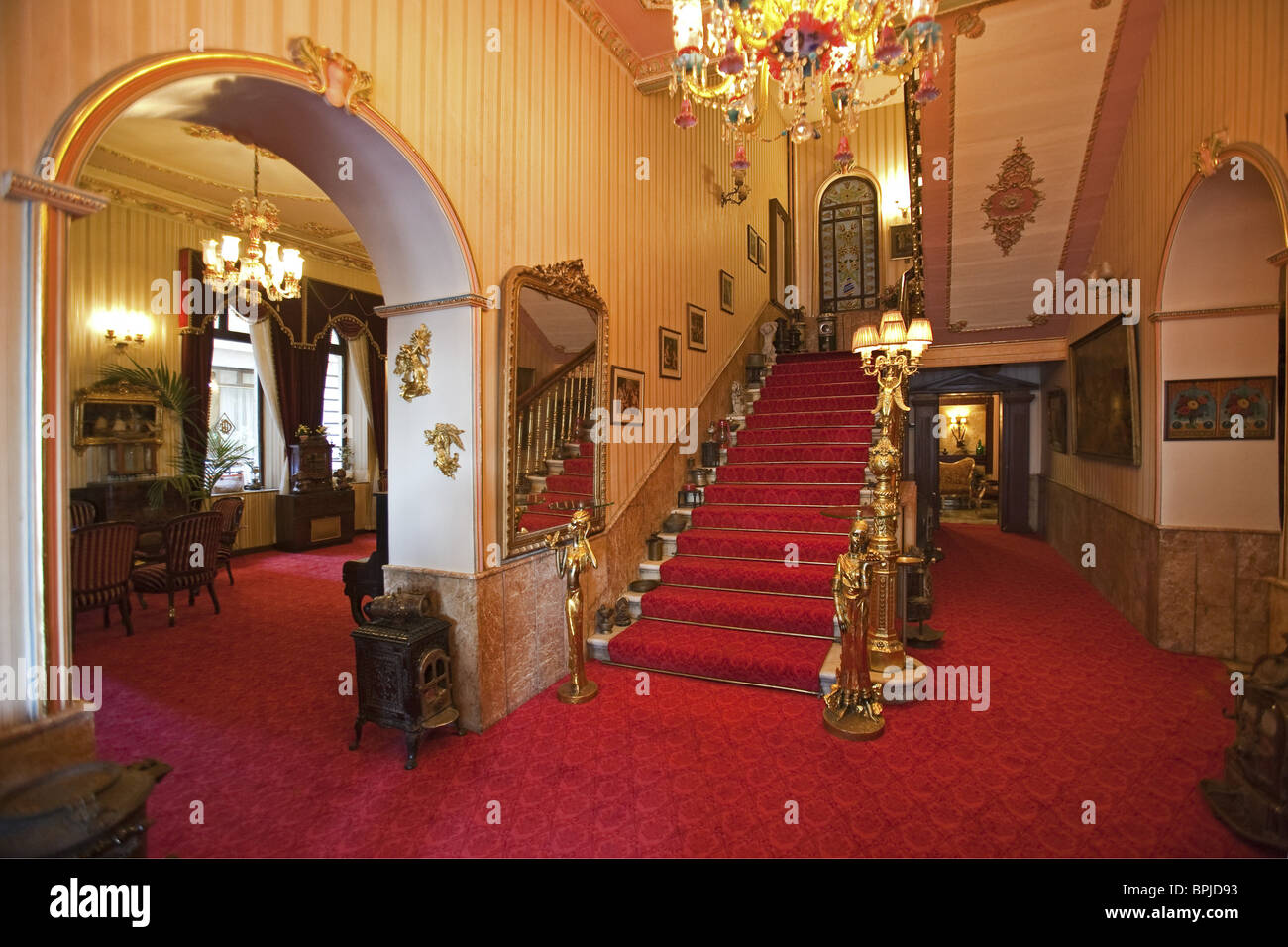 Grand Hotel de Londres, Londra Oteli, hall de l'hôtel, et l'escalier, hôtel en vedette dans les films de Fatih Akin, Istanbul, Turquie Banque D'Images