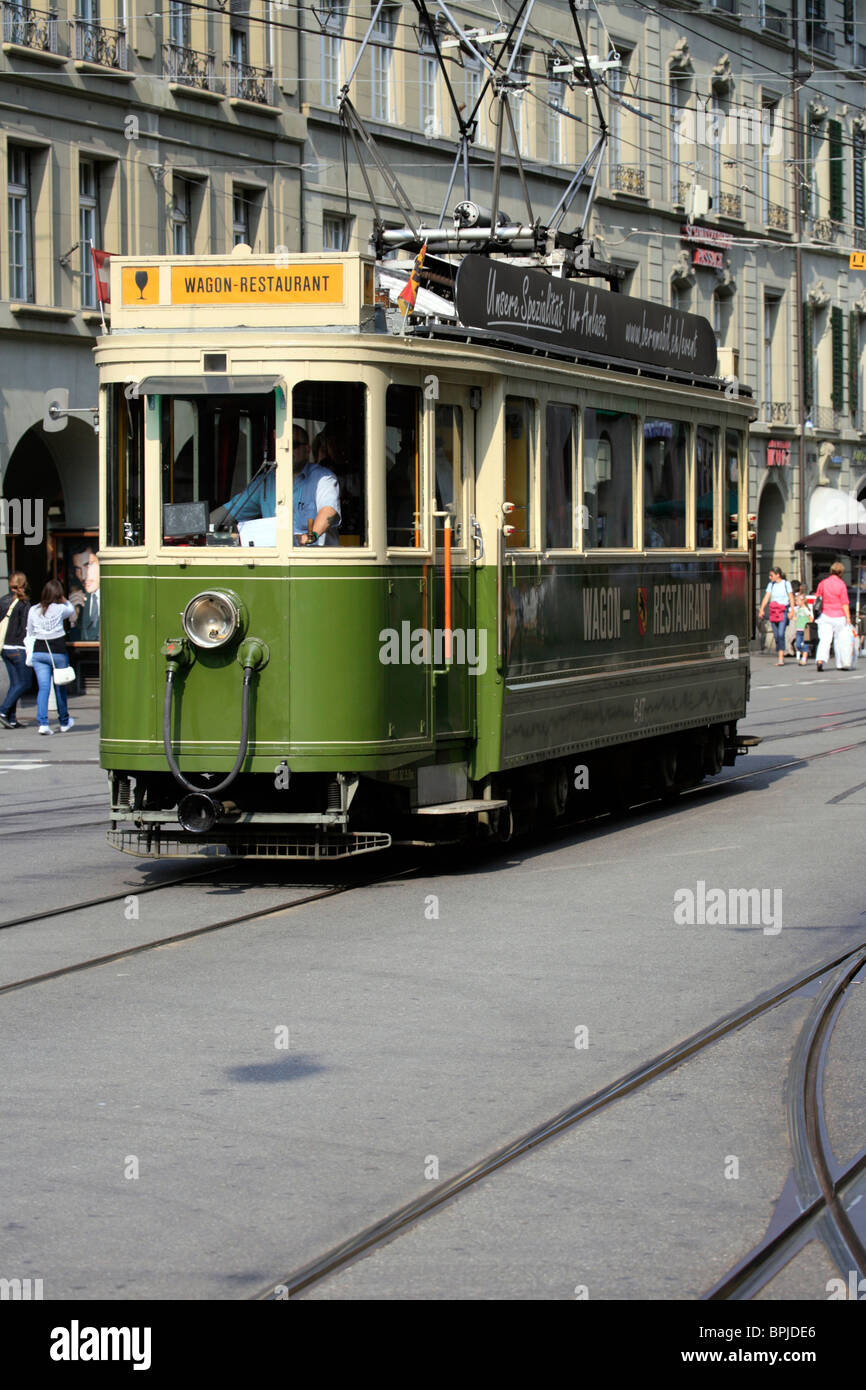 Tramway ancien utilisé comme un restaurant mobile, Berne, Suisse Banque D'Images