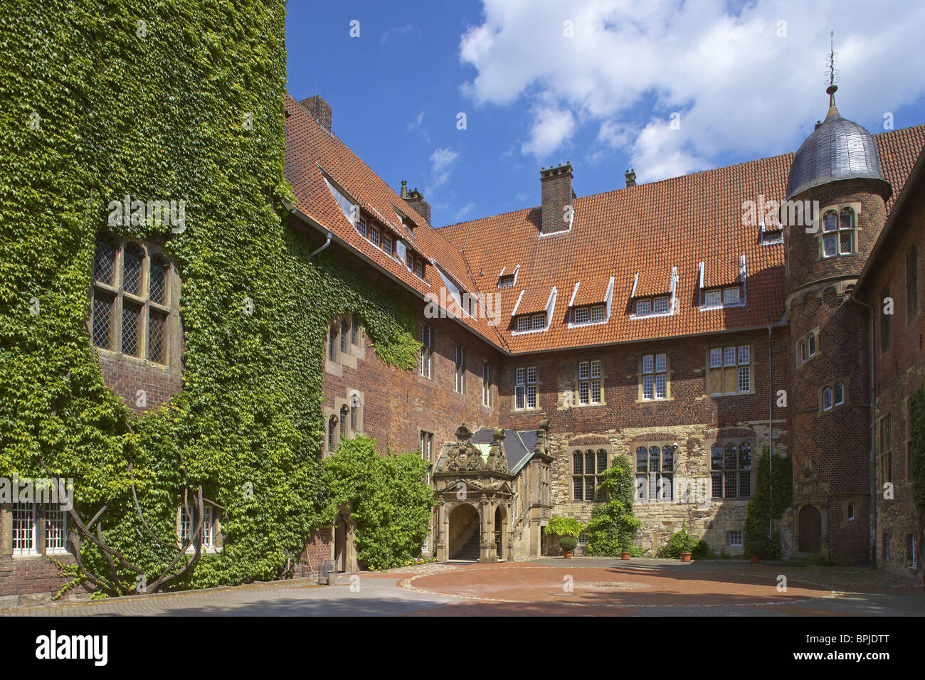 Ancien château Heessen (depuis environ 1360), aujourd'hui l'internat, Lippe, Ruhr, Nordrhein-Westfalen, Germany, Europe Banque D'Images