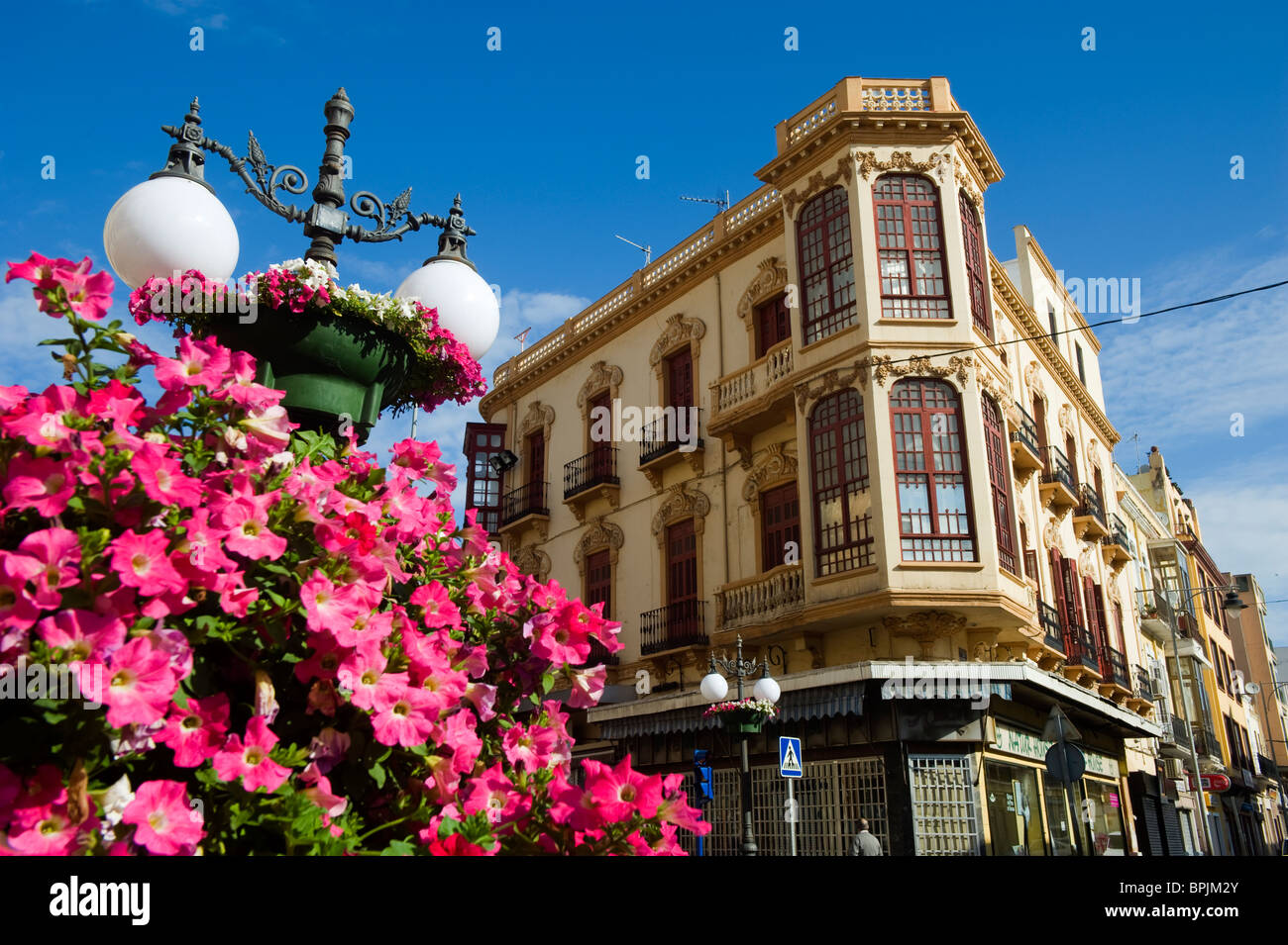 Bâtiment de style moderniste à Avenida del Rey Juan Carlos I . Melilla.Espagne. Banque D'Images