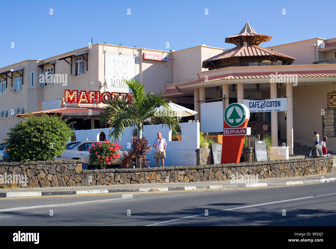 Spar supermarché, Mafiozzo Bar, Café Coton, Flic en Flac, Maurice Photo  Stock - Alamy