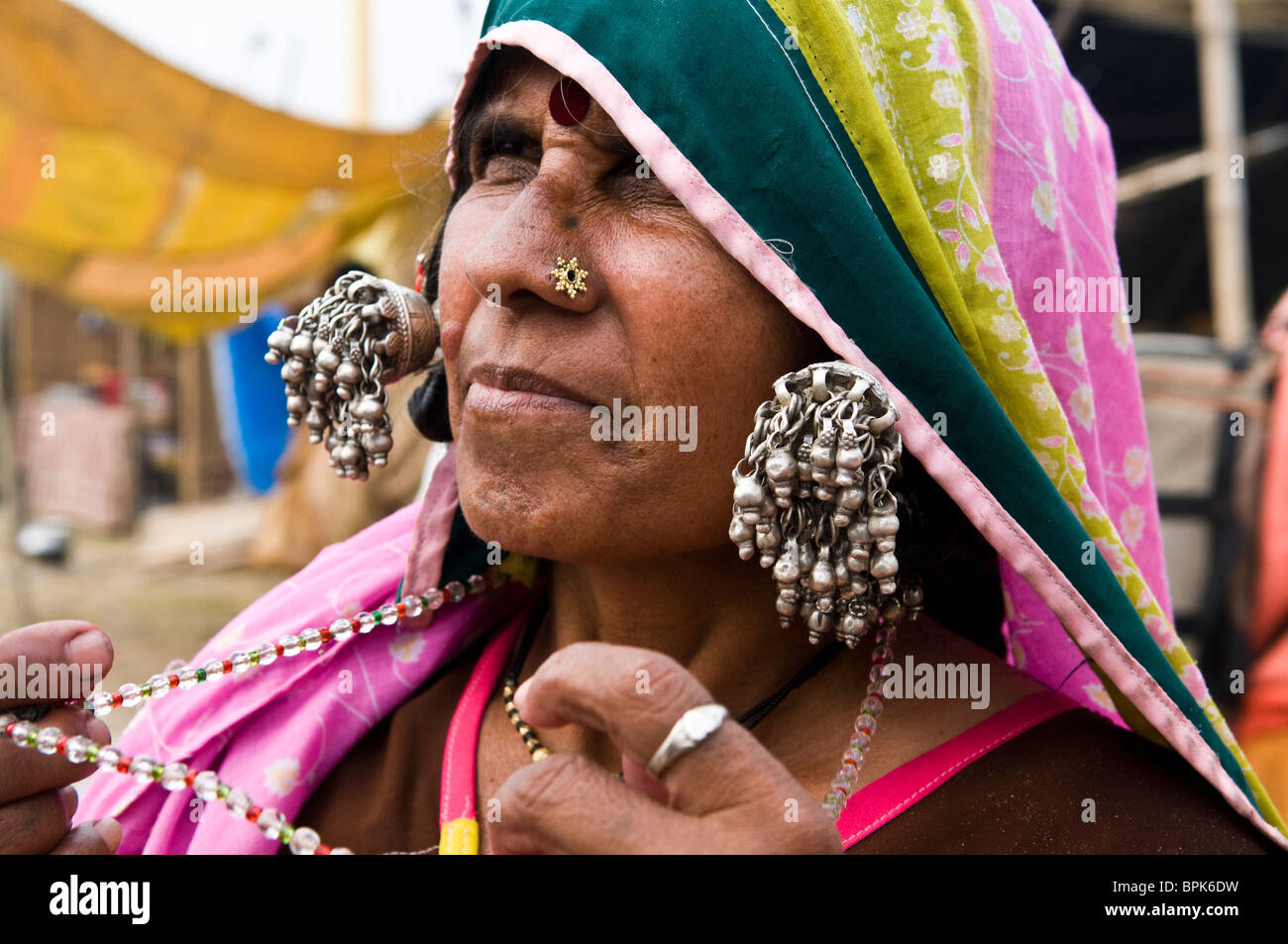 Portrait d'une femme de tribu de Maharashtra, Inde. Banque D'Images