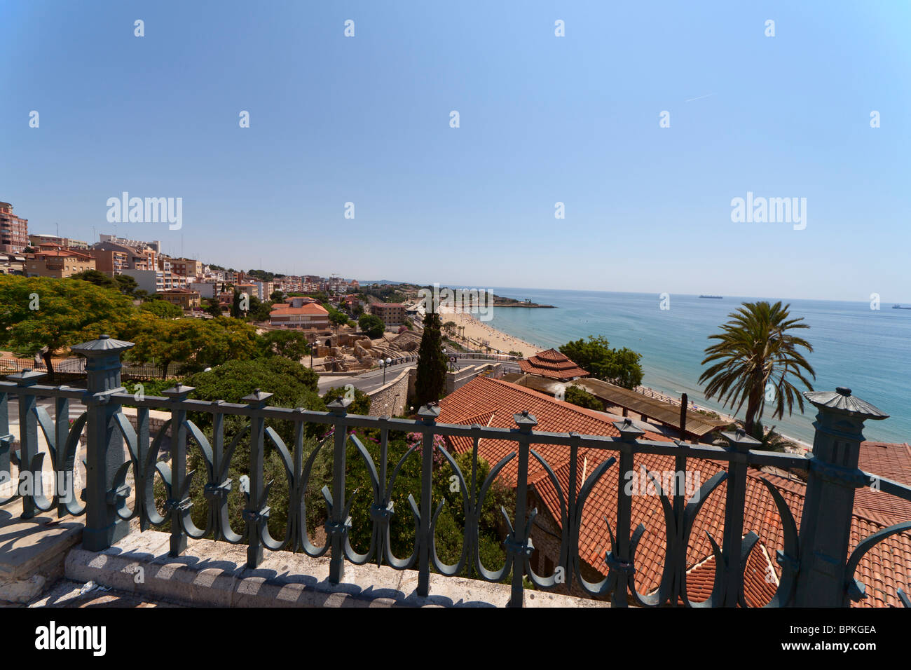 Tarragone en Espagne, donnant sur la ville, de la plage et de la baie Banque D'Images